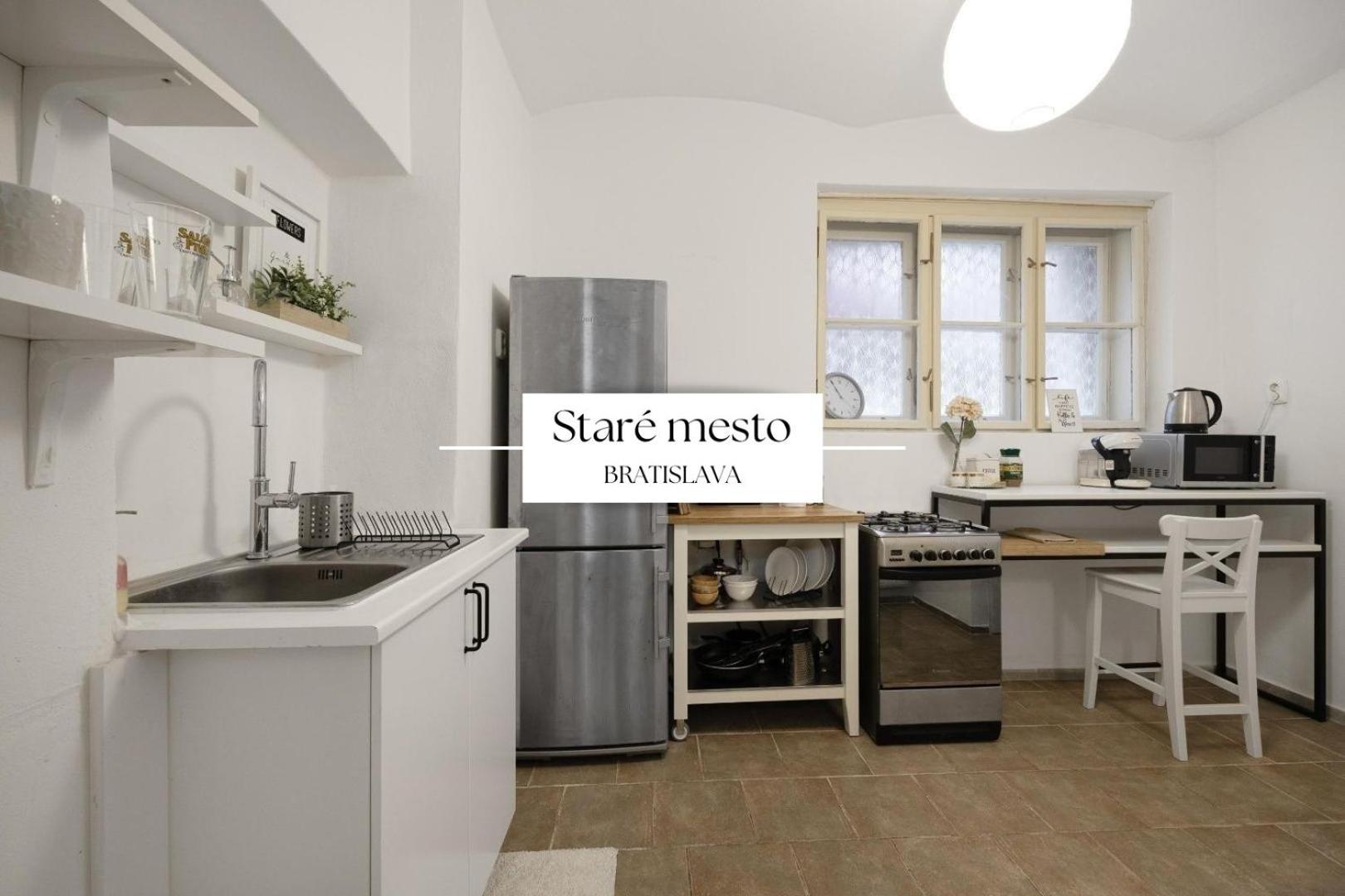 Stylish Historical Apartment + Backyard Pressburg Exterior foto