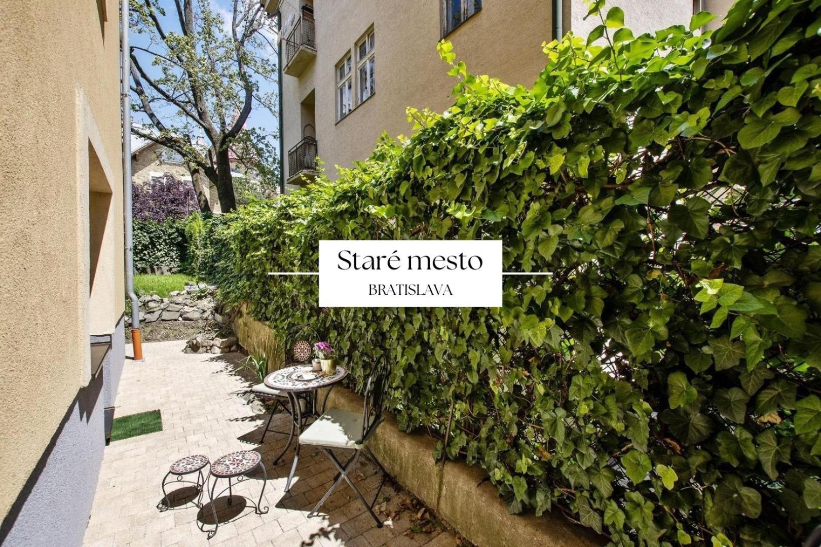 Stylish Historical Apartment + Backyard Pressburg Exterior foto