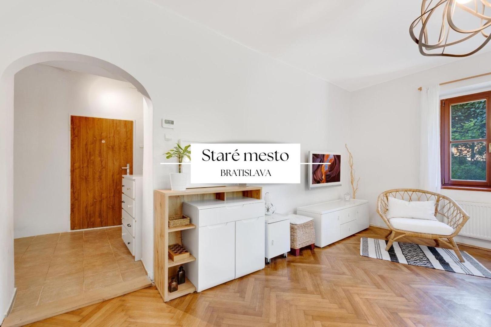 Stylish Historical Apartment + Backyard Pressburg Exterior foto