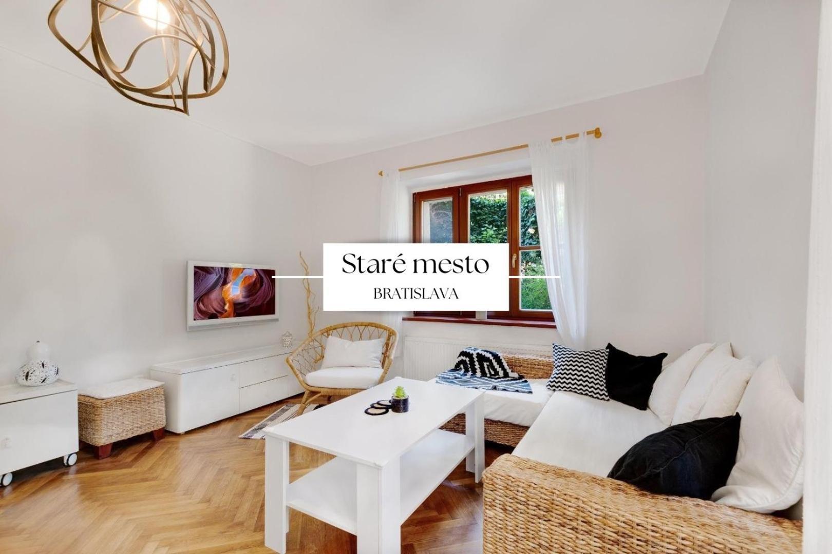 Stylish Historical Apartment + Backyard Pressburg Exterior foto